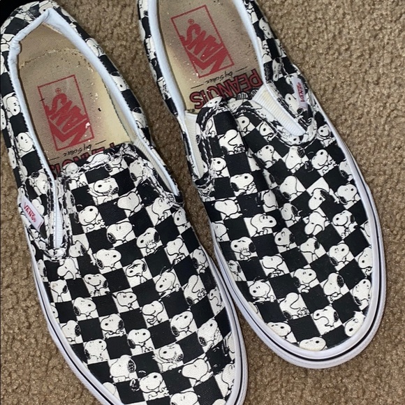 black snoopy vans